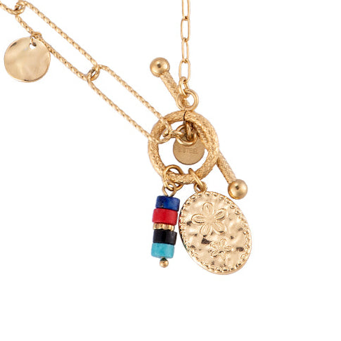 Gold-plated stainless steel layered paperclip chain necklace with textured disc, colorful beads, and coin charms – ogrlica