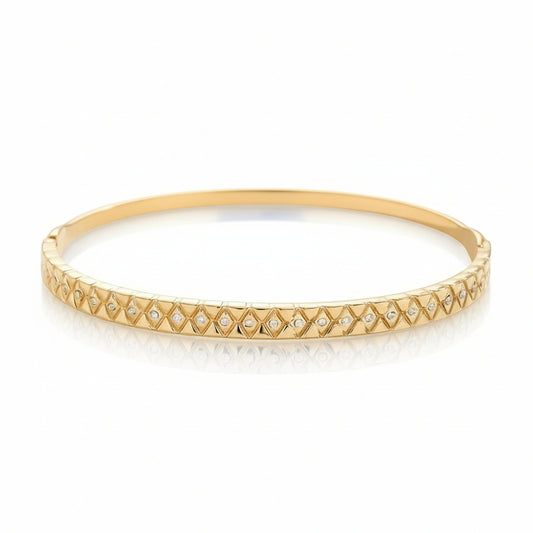 Gold bracelet with diamond pattern