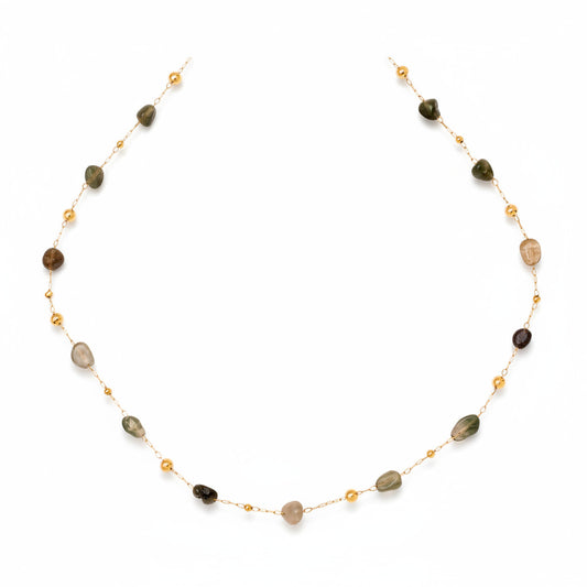 Gold-plated stainless steel long chain necklace with natural green agate stones and gold bead accents – ogrlica