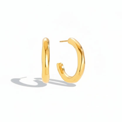 Gold-plated stainless steel chunky half-hoop earrings with minimalist design – naušnice