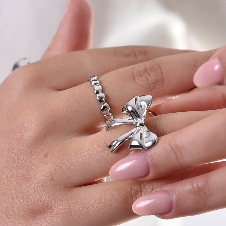 Silver ring with heart-shaped beads  -prsten