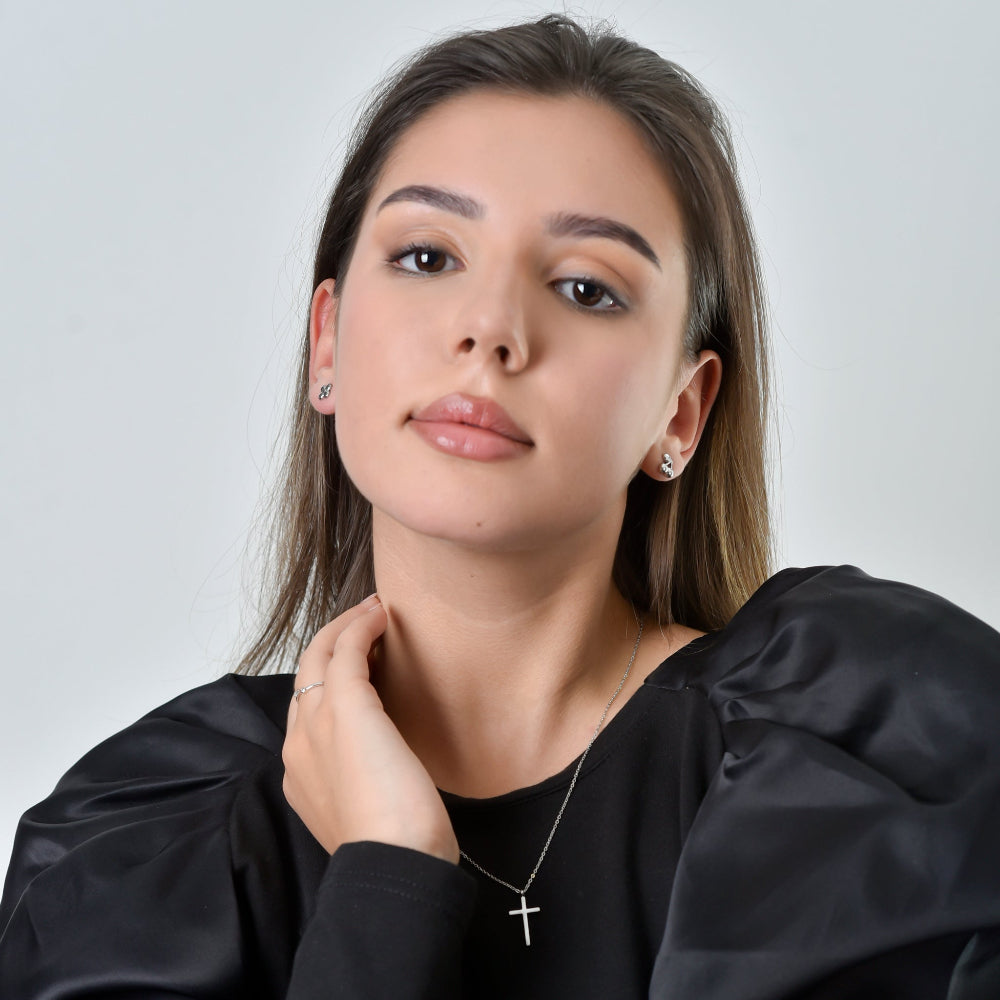 Woman wearing a black outfit 