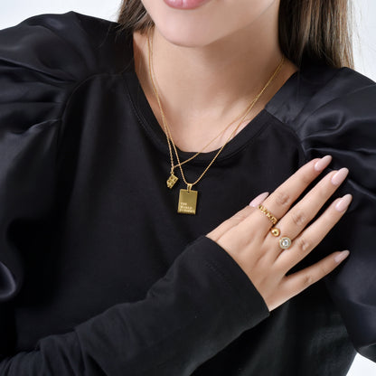 Gold-plated stainless steel delicate pendant necklace with chocolate bar charm – ogrlica