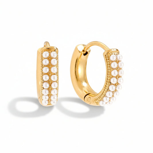 Gold-plated stainless steel huggie hoop earrings with double-row pearl detailing – naušnice.