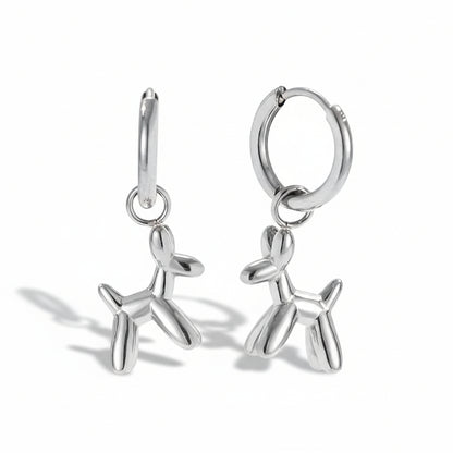 White gold-plated stainless steel huggie hoop earrings with balloon dog charm – naušnice