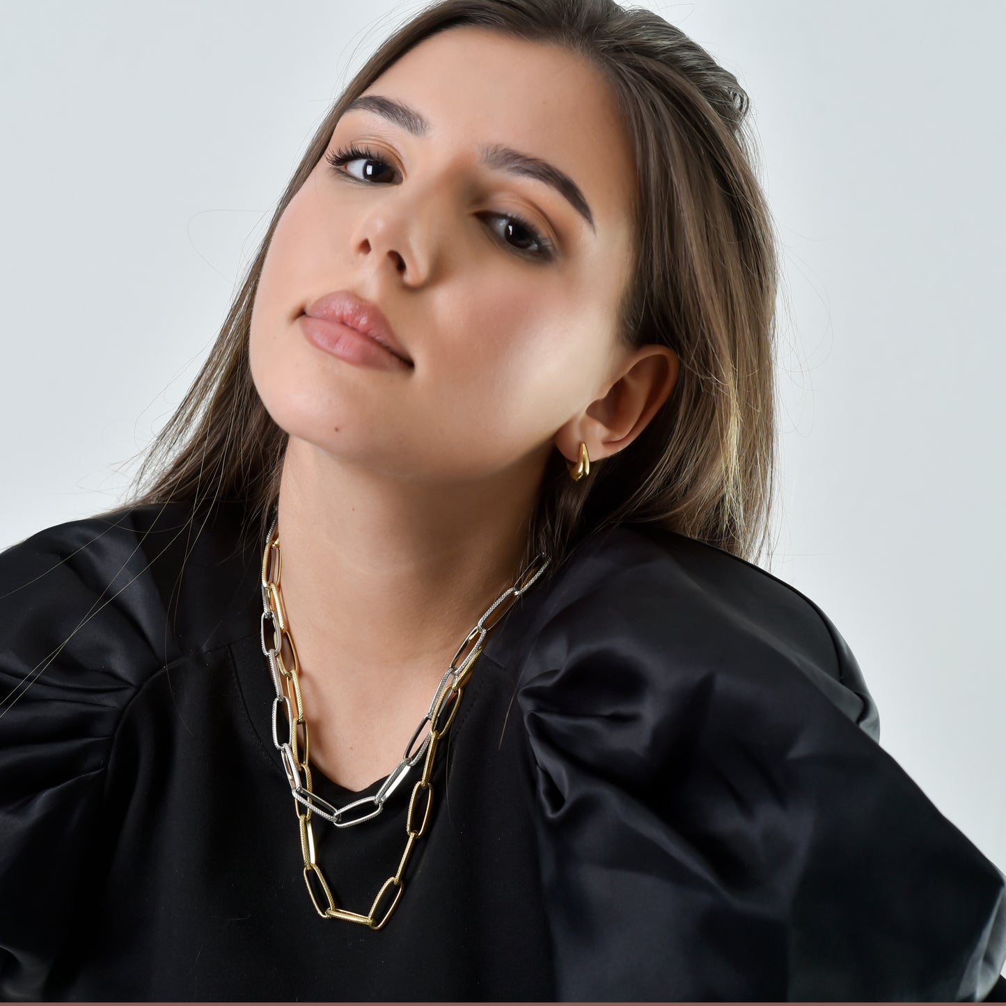 White gold-plated stainless steel statement chain necklace with textured oval links – ogrlica